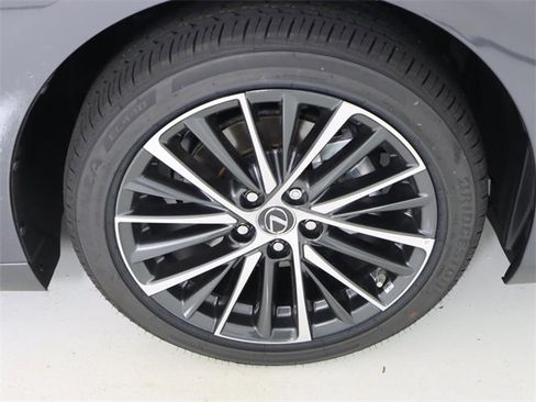 New 2025 Lexus ES 350 w/ Premium Package image 9