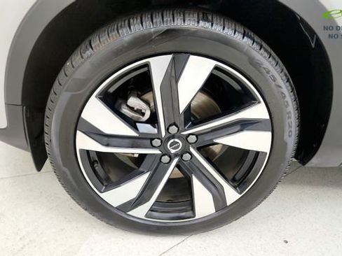 Used 2025 Volvo XC40 B5 Plus AWD/4WD image 73