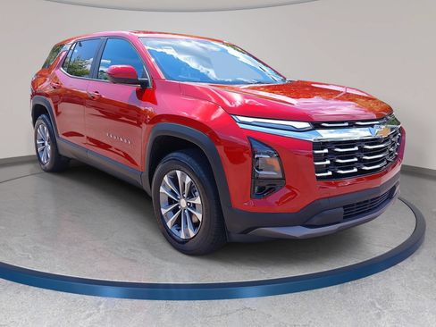Used 2025 Chevrolet Equinox LT w/ Safety and Technology Package FWD image 3