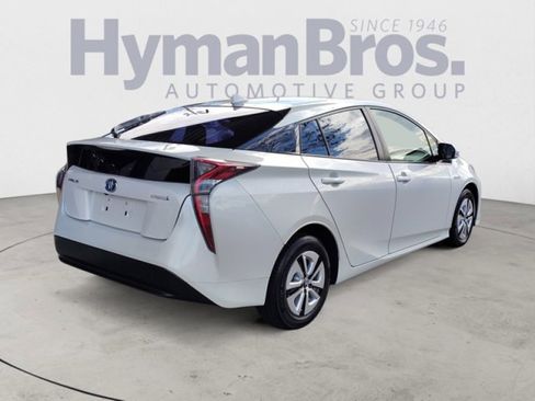 Used 2016 Toyota Prius Three image 3
