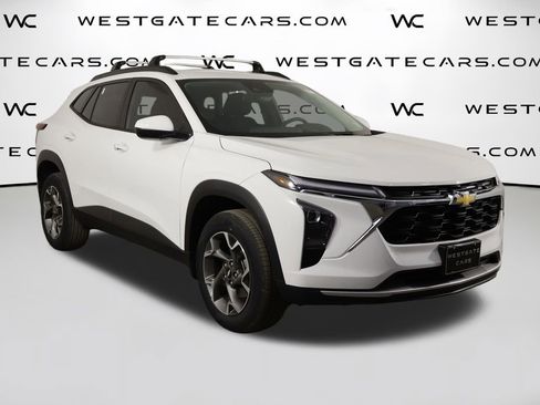 Used 2025 Chevrolet Trax LT w/ Driver Confidence Package FWD image 40