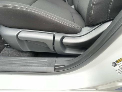 Used 2025 Nissan Rogue S image 14