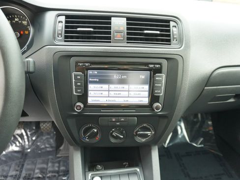 Used 2015 Volkswagen Jetta S image 14