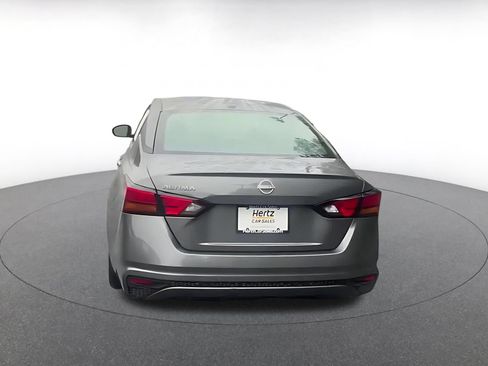 Used 2025 Nissan Altima 2.5 SV FWD image 12