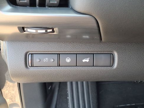 Used 2025 Nissan Pathfinder SL AWD/4WD image 19