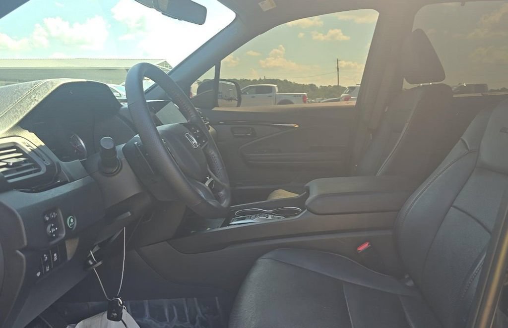 Used 2024 Honda Passport Black Edition image 6