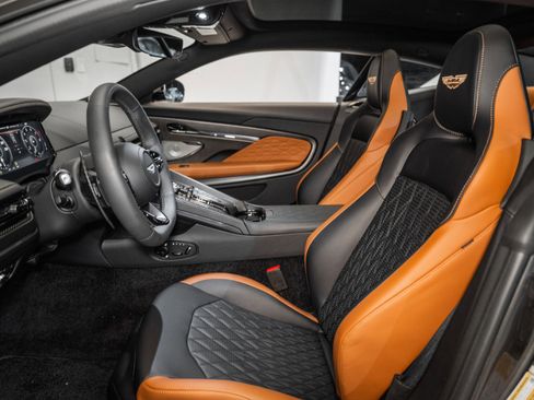 Used 2025 Aston Martin DB12 Coupe image 13