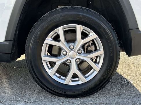 Used 2022 Jeep Grand Cherokee L Limited w/ Luxury Tech Group II image 11