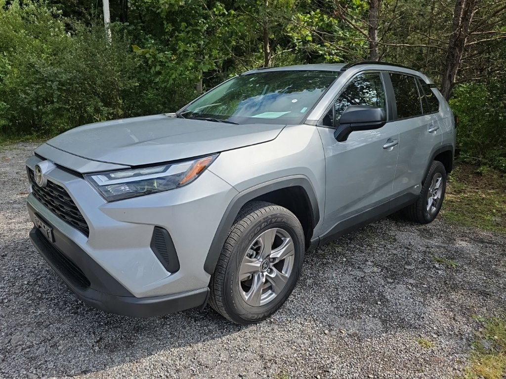 Used 2025 Toyota RAV4 LE AWD/4WD image 3