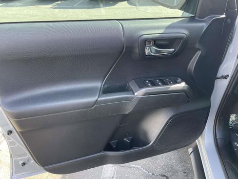 Used 2021 Toyota Tacoma TRD Sport image 21