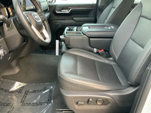 Used 2024 GMC Sierra 1500 SLT image 13