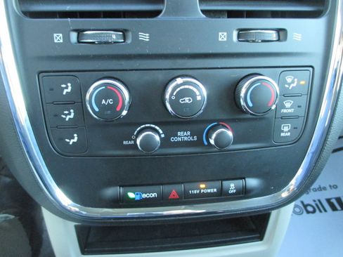 Used 2017 Dodge Grand Caravan SE w/ Power Window Group image 13
