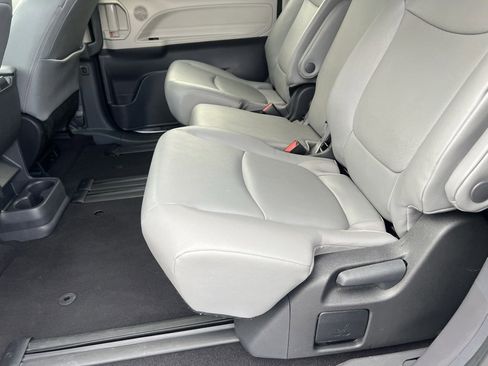 Used 2024 Toyota Sienna XLE image 27