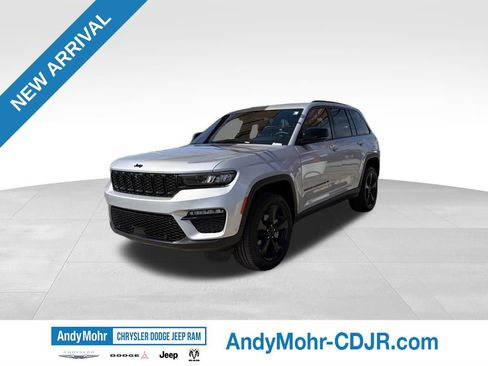 Used 2025 Jeep Grand Cherokee Limited w/ Luxury Tech Group II AWD/4WD image 3