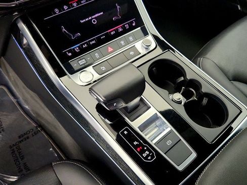 Used 2019 Audi Q8 Premium Plus w/ Premium Plus AWD/4WD image 17