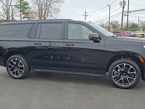 Certified 2024 Chevrolet Suburban RST w/ Luxury Package AWD/4WD image 4