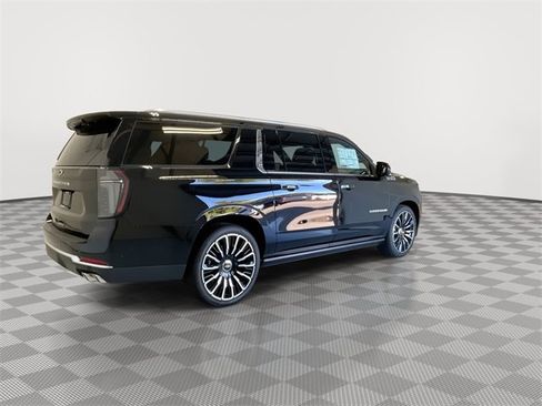 New 2026 Chevrolet Suburban High Country image 11