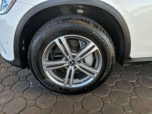 Used 2022 Mercedes-Benz GLC 300 4MATIC image 9