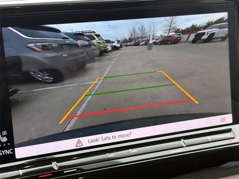 Used 2025 Volkswagen Atlas SE image 17