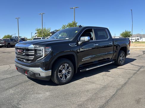 Used 2023 GMC Sierra 1500 SLT w/ SLT Convenience Package image 2