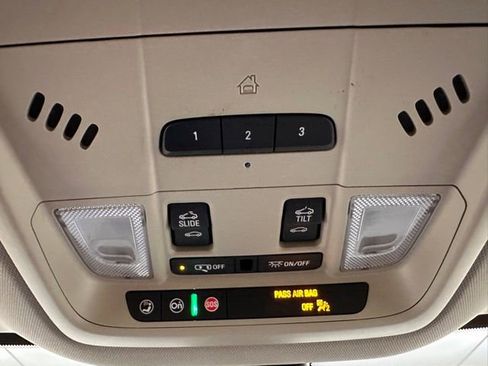 Used 2020 Buick Enclave Premium w/ Sun and Sites Package image 21