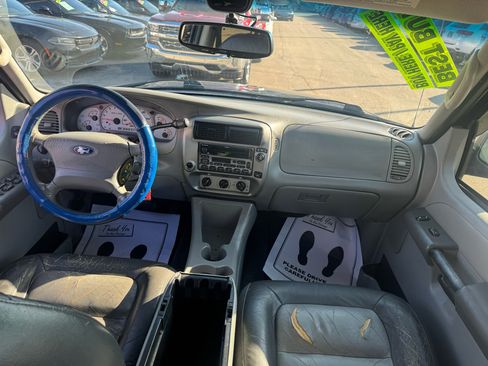 Used 2003 Ford Explorer Sport Trac XLT image 12