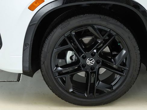 New 2026 Volkswagen Tiguan SE R-Line image 44