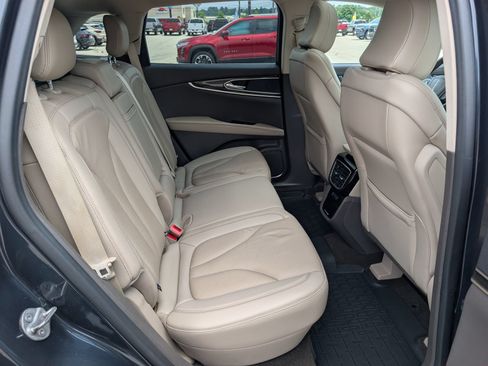 Used 2022 Lincoln Nautilus Reserve AWD/4WD image 12