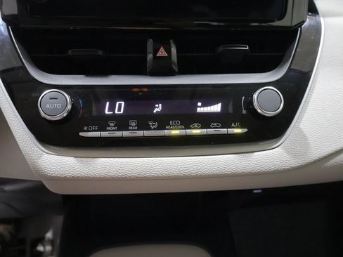 Used 2025 Toyota Corolla LE FWD image 29