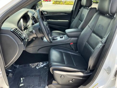 Used 2020 Jeep Grand Cherokee Overland AWD/4WD image 15