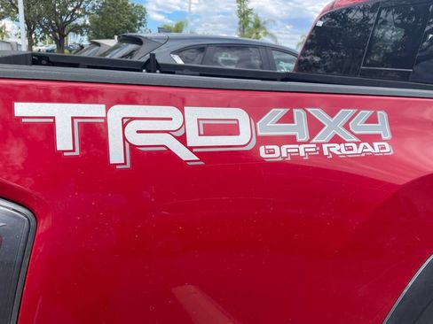 Used 2021 Toyota Tacoma TRD Off-Road w/ Technology Package AWD/4WD image 4