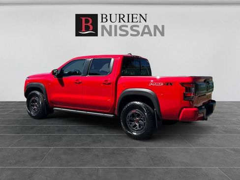 Used 2025 Nissan Frontier PRO-4X AWD/4WD image 3