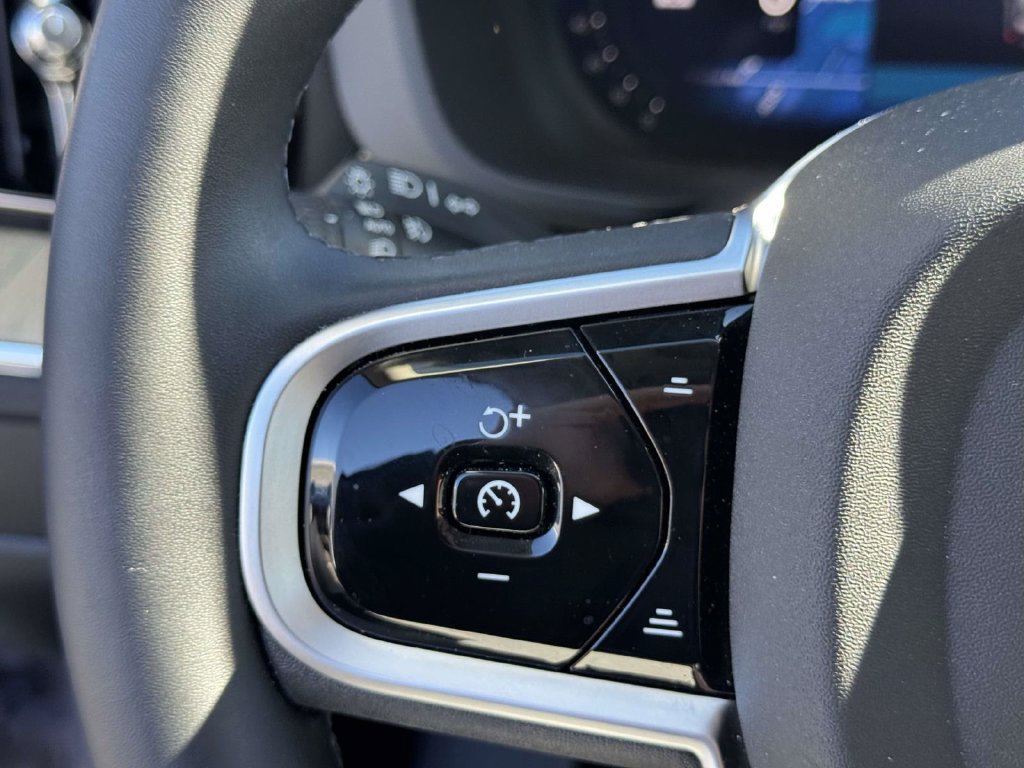 Used 2026 Volvo XC60 B5 Plus AWD/4WD image 18