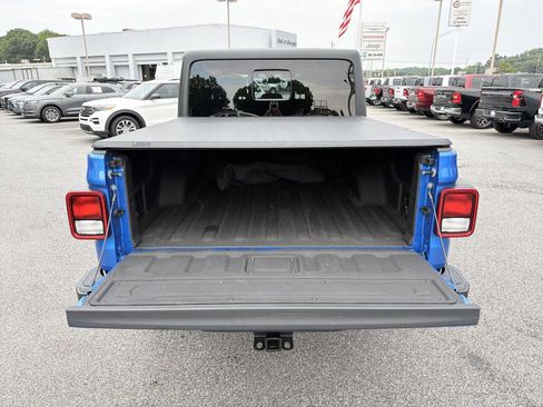 Used 2023 Jeep Gladiator Mojave w/ Cold Weather Group AWD/4WD image 17