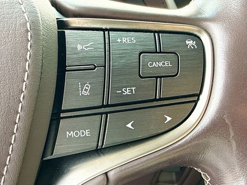 Used 2018 Lexus LS 500 w/ Luxury Package RWD image 38