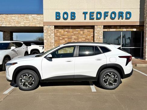 New 2026 Chevrolet Trax LT image 2