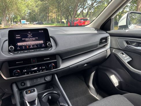 Used 2025 Nissan Rogue SV FWD image 36