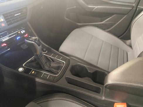 Used 2025 Volkswagen Jetta SE FWD image 26