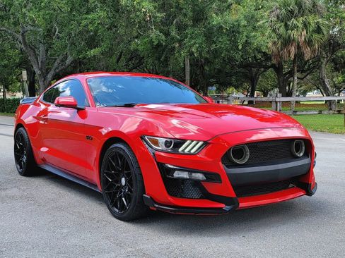 Used 2017 Ford Mustang GT Premium RWD image 3