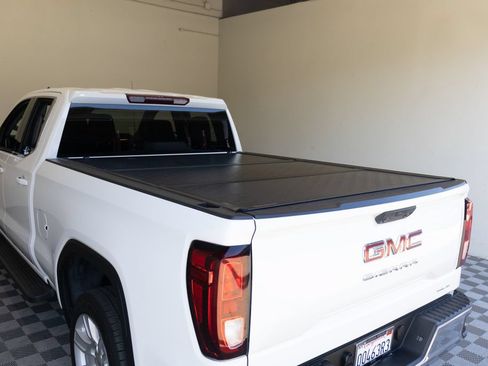 Used 2022 GMC Sierra 1500 SLE RWD image 15