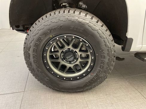 Used 2021 Chevrolet Silverado 1500 LT AWD/4WD image 9