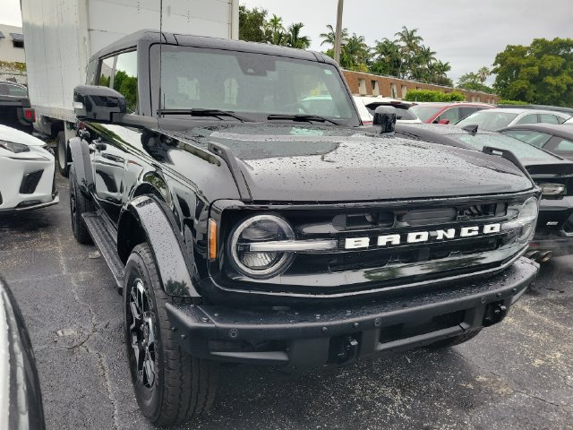 Used 2024 Ford Bronco Outer Banks AWD/4WD image 2