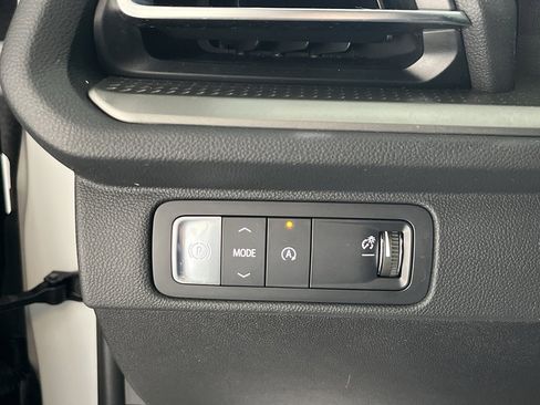 Used 2025 Chevrolet Traverse LT image 31