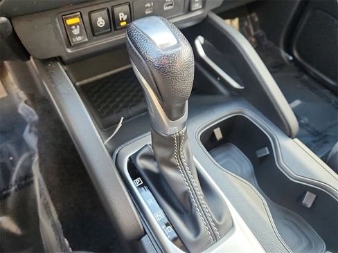 Used 2022 Nissan Frontier SV image 14