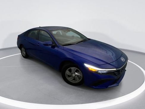 Used 2025 Hyundai Elantra SE FWD image 1