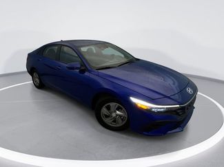 Used 2025 Hyundai Elantra SE FWD video 1