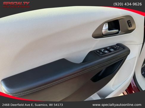 Used 2018 Chrysler Pacifica Limited FWD image 35