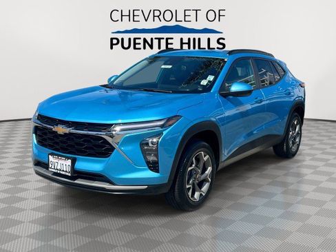 Used 2025 Chevrolet Trax LT w/ Driver Confidence Package FWD image 1