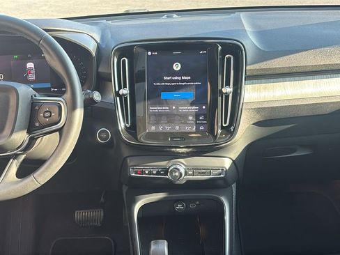 Certified 2024 Volvo XC40 B5 Core AWD/4WD image 6