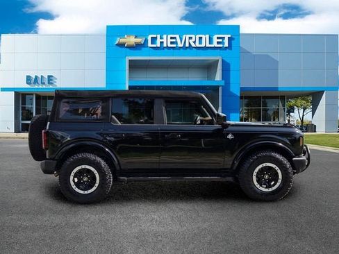 Used 2024 Ford Bronco Outer Banks AWD/4WD image 2